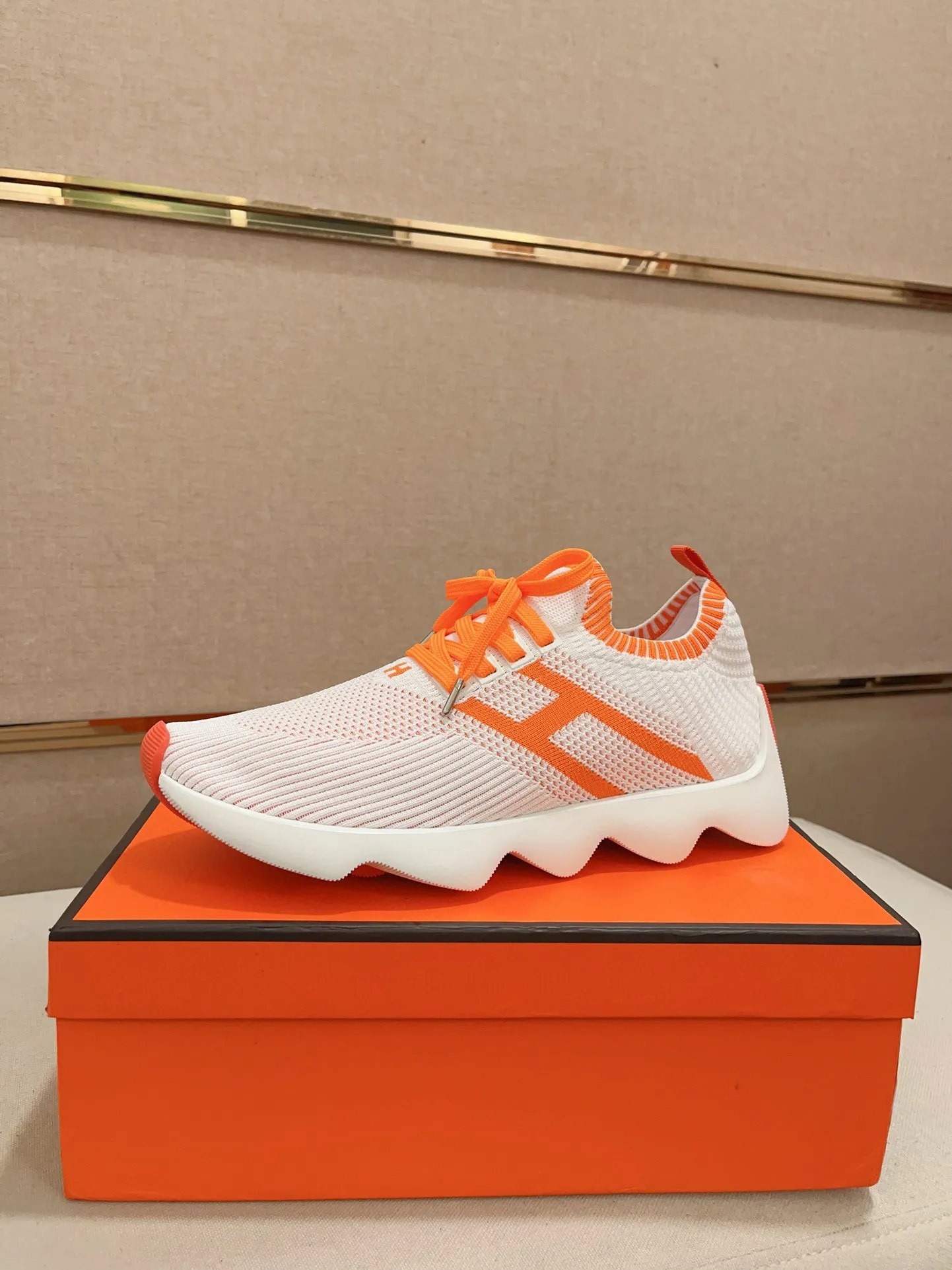 Men's clothing and shoes💰: 420💰《HERMES》【Classic Original Version】Hermès; top 🔝purchasing agent🔍🔍men's latest 🇺🇸 counters are on sale at the same time, original fly-knit fabric imported from Italy is exquisite in workmanship (Italian 🇮🇹Imported water-dyed 🐂cowhide lining) sole: original sole provided by the original factory, ⚠️exclusive double-layer activity·TPR·rubber·combined molded outsole; Code number: 38-44 (45/46 can be customized, non-refundable)